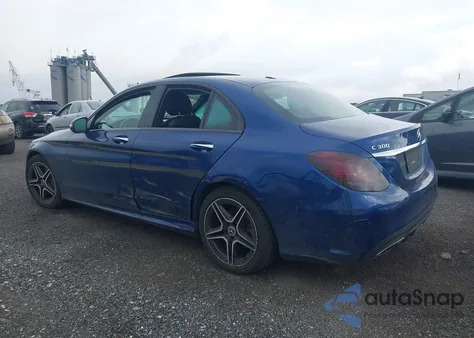 2019 Mercedes-Benz C 300 4Matic z USA, uszkodzony, nr VIN 55SWF8EB8KU313124